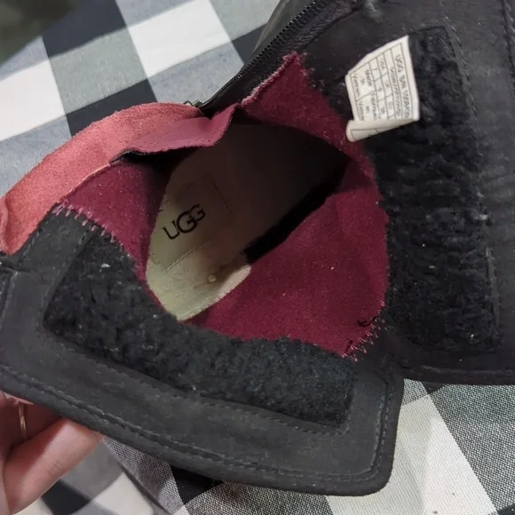 UGG Simmens Boots - Picture 9 of 9